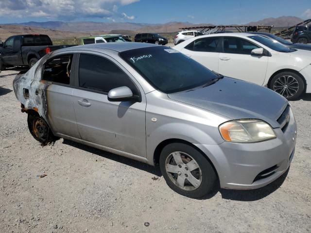 KL1TD56638B019157 - 2008 CHEVROLET AVEO BASE SILVER photo 4