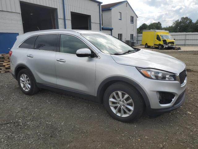 5XYPGDA54JG369788 - 2018 KIA SORENTO LX SILVER photo 4