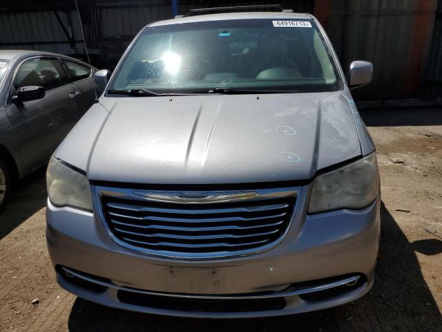 2C4RC1BGXDR554964 - 2013 CHRYSLER TOWN & COU TOURING SILVER photo 5