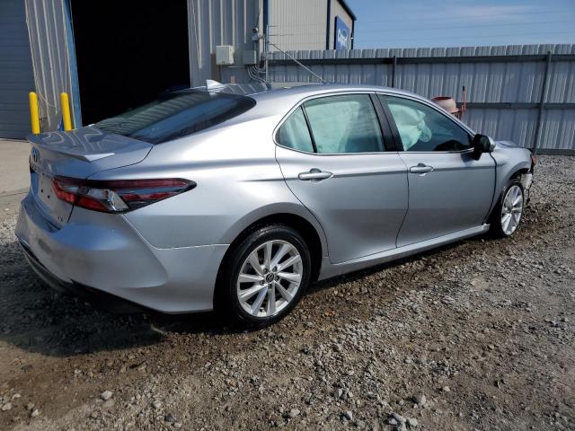 4T1C11AKXRU901863 - 2024 TOYOTA CAMRY LE SILVER photo 3