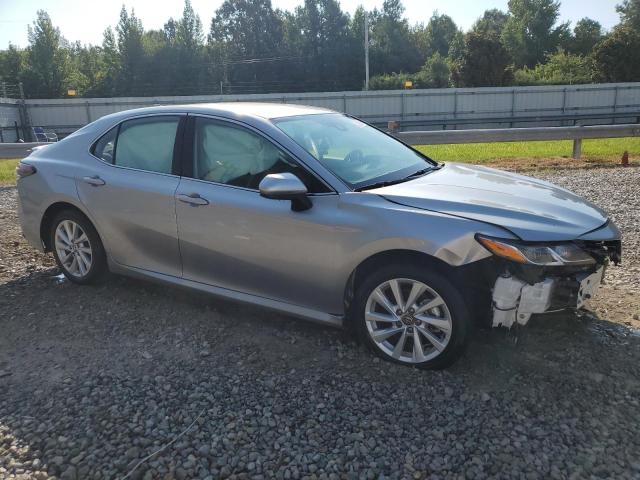 4T1C11AKXRU901863 - 2024 TOYOTA CAMRY LE SILVER photo 4