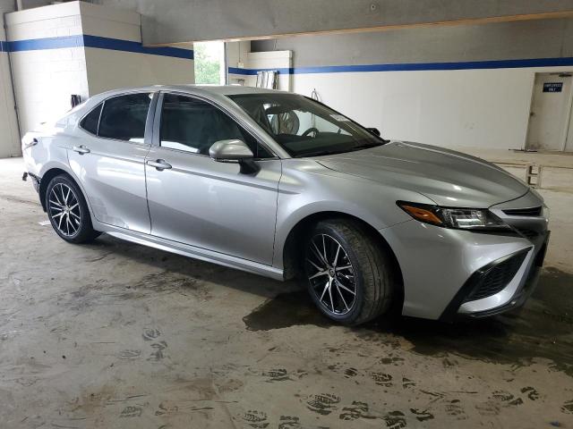 4T1G11AK3RU864026 - 2024 TOYOTA CAMRY SE NIGHT SHADE SILVER photo 4