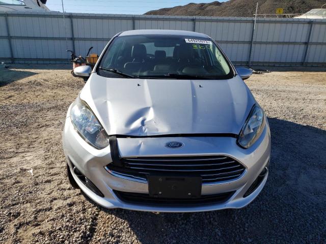 3FADP4FJ3JM141122 - 2018 FORD FIESTA TITANIUM SILVER photo 5