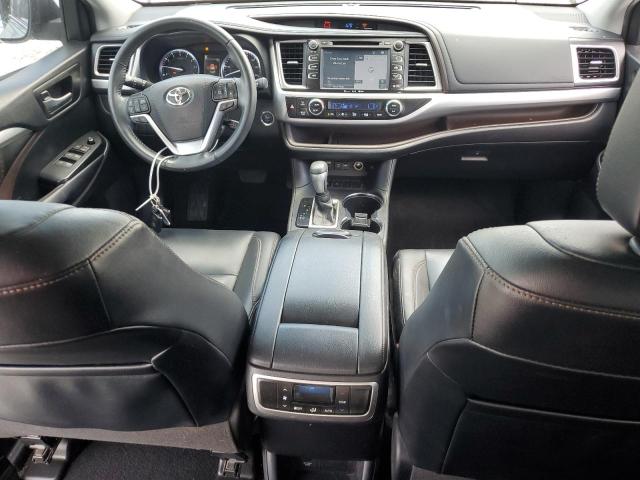 5TDKZRFH0KS566109 - 2019 TOYOTA HIGHLANDER SE SILVER photo 8