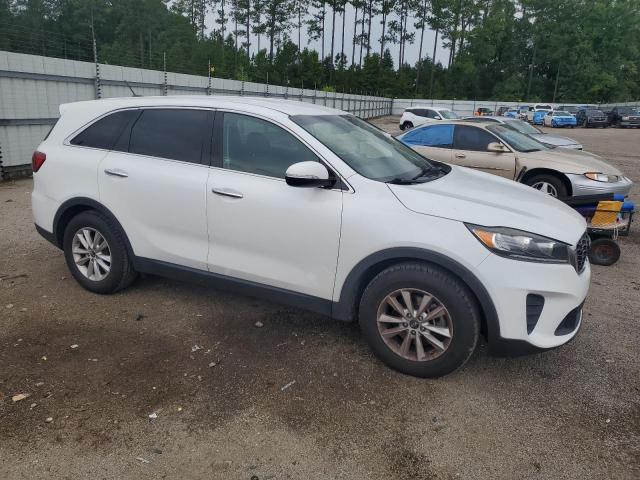 5XYPG4A52KG560384 - 2019 KIA SORENTO LX WHITE photo 4