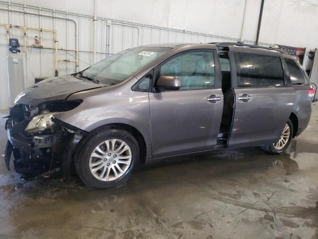 2013 TOYOTA SIENNA XLE, 