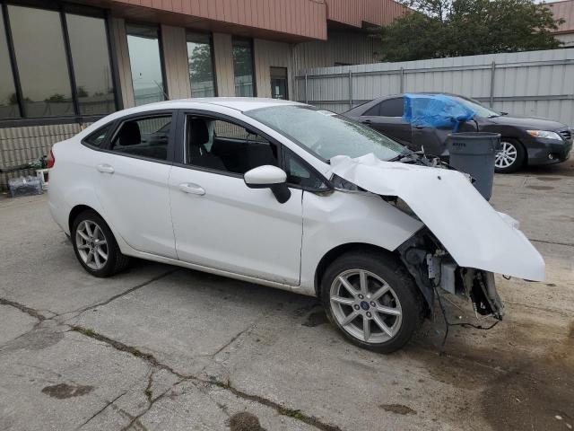 3FADP4BJ3KM137630 - 2019 FORD FIESTA SE WHITE photo 4