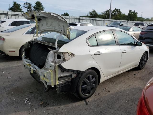 3KPFK4A76HE068555 - 2017 KIA FORTE LX WHITE photo 3