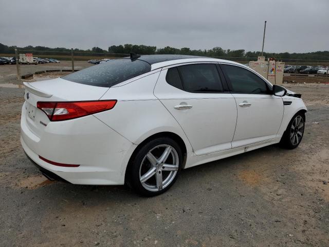 KNAGR4A62B5177957 - 2011 KIA OPTIMA SX WHITE photo 3