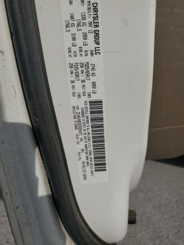 2C4RVABG9CR354571 - 2012 VOLKSWAGEN ROUTAN SE WHITE photo 13