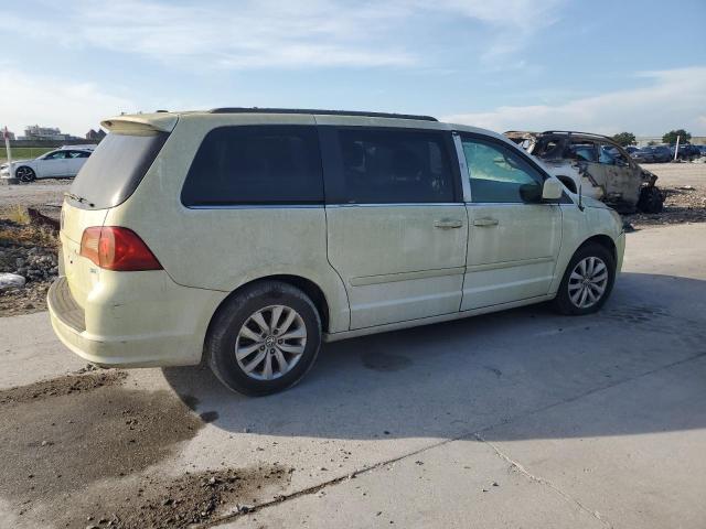 2C4RVABG9CR354571 - 2012 VOLKSWAGEN ROUTAN SE WHITE photo 3