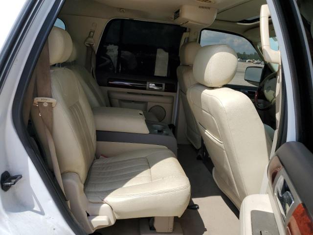 5LMFU27R84LJ21631 - 2004 LINCOLN NAVIGATOR 白色 照片 11