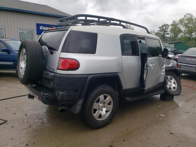 JTEBU11F870018967 - 2007 TOYOTA FJ CRUISER SILVER photo 3