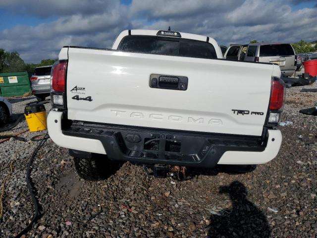 5TFCZ5ANXJX154346 - 2018 TOYOTA TACOMA DOUBLE CAB Weiß Foto 6