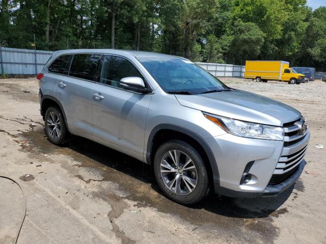 5TDZARFH1JS040205 - 2018 TOYOTA HIGHLANDER LE SILVER photo 4