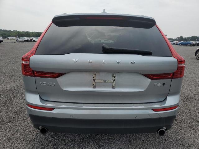 YV4A22RK4J1021487 - 2018 VOLVO XC60 T6 MOMENTUM SILVER photo 6