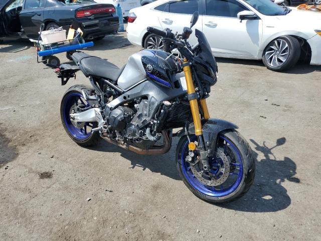 JYARN72E3NA000727 - 2022 YAMAHA MT09 D TWO TONE photo 1