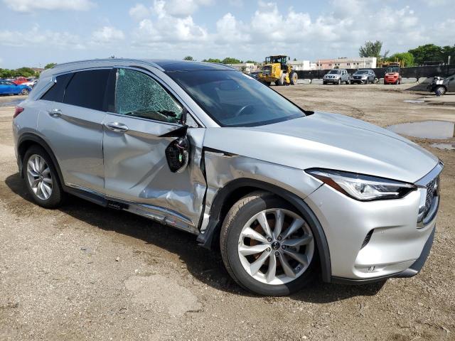 3PCAJ5M16KF121640 - 2019 INFINITI QX50 ESSENTIAL SILVER photo 4