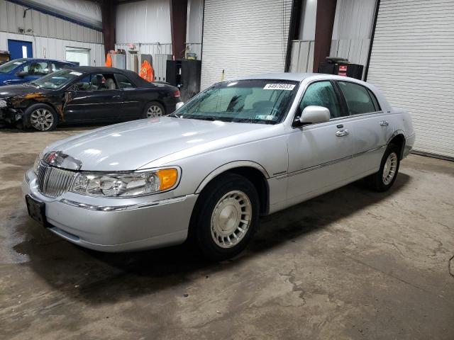 1LNHM81W51Y725374 - 2001 LINCOLN TOWN CAR EXECUTIVE 银色 照片 1
