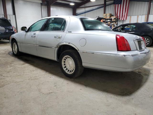 1LNHM81W51Y725374 - 2001 LINCOLN TOWN CAR EXECUTIVE 银色 照片 2