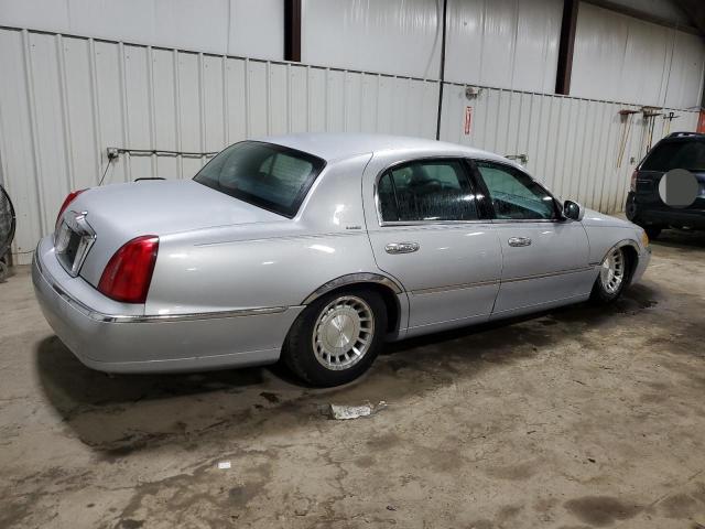 1LNHM81W51Y725374 - 2001 LINCOLN TOWN CAR EXECUTIVE 银色 照片 3