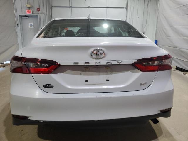 4T1C11AK8NU046977 - 2022 TOYOTA CAMRY LE WHITE photo 6