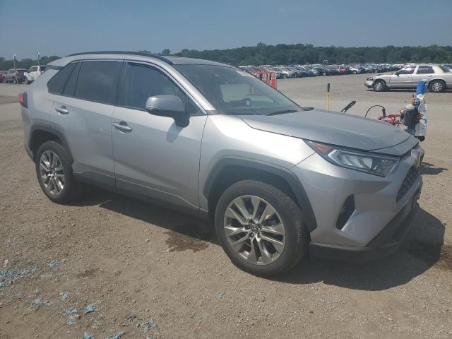 2T3A1RFV8KC054073 - 2019 TOYOTA RAV4 XLE PREMIUM SILVER photo 4