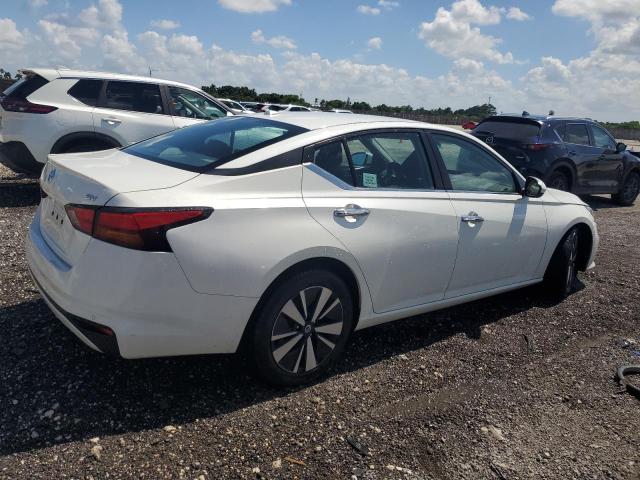 1N4BL4DV0MN389752 - 2021 NISSAN ALTIMA SV WHITE photo 3