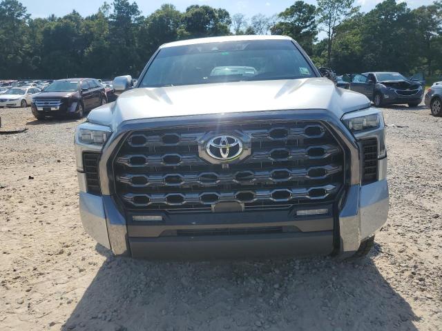 5TFNA5DB9PX078127 - 2023 TOYOTA TUNDRA CREWMAX PLATINUM 银色 照片 5