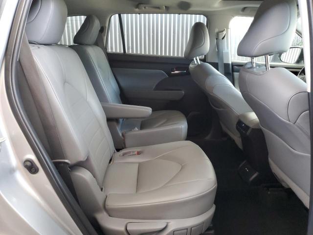 5TDGZRAH3LS512320 - 2020 TOYOTA HIGHLANDER XLE SILVER photo 11