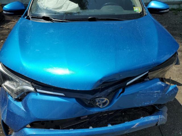 JTMRJREV0JD160807 - 2018 TOYOTA RAV4 HV LE Bleu photo 12