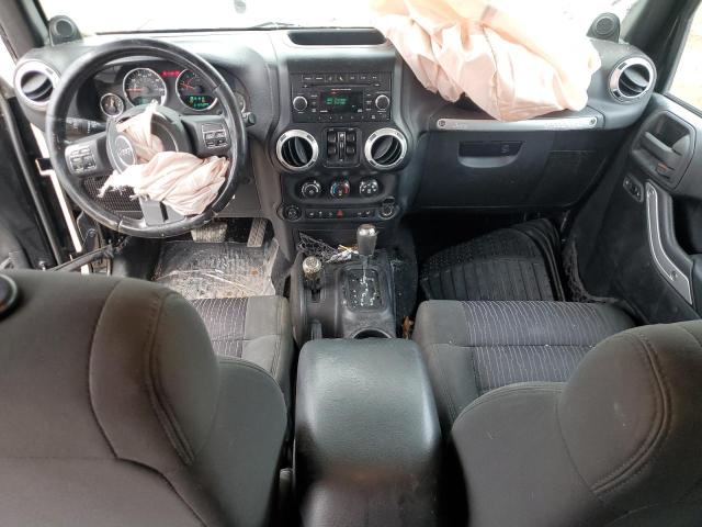 1C4BJWEG2CL141749 - 2012 JEEP WRANGLER U SAHARA 黑色 照片 8