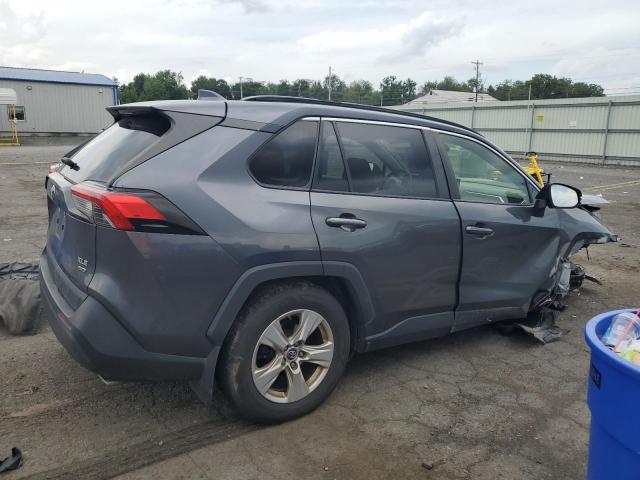JTMP1RFV0KD502439 - 2019 TOYOTA RAV4 XLE Сірий фото 3