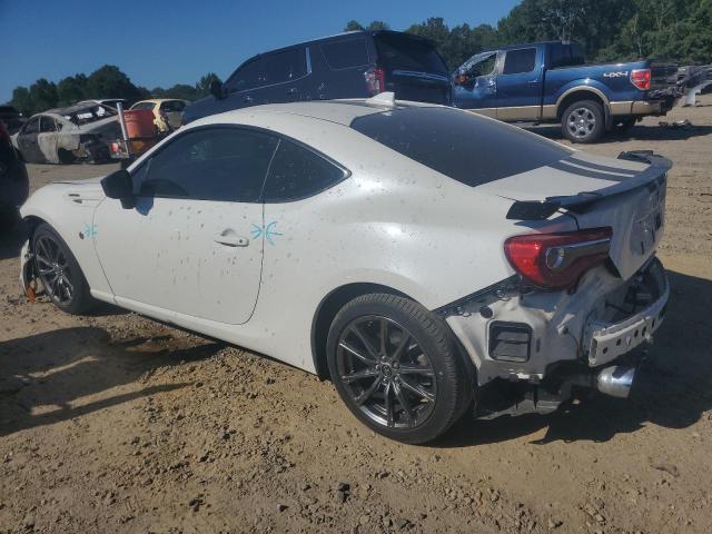 JF1ZNAA15H9707579 - 2017 TOYOTA 86 BASE WHITE photo 2