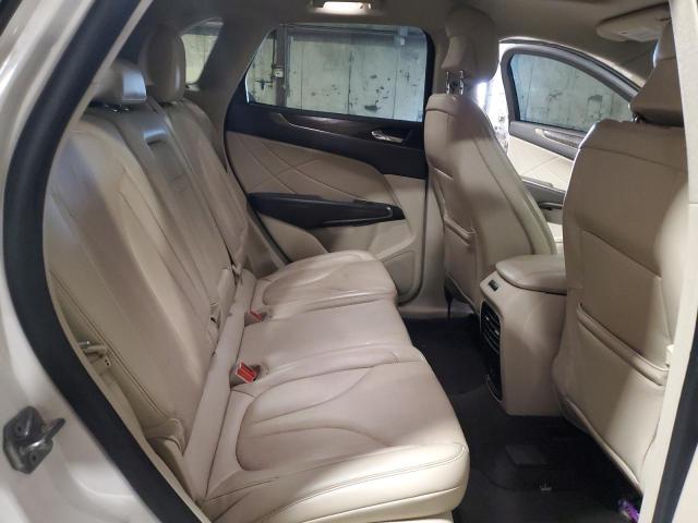 5LMCJ3D93KUL09096 - 2019 LINCOLN MKC RESERVE WHITE photo 11