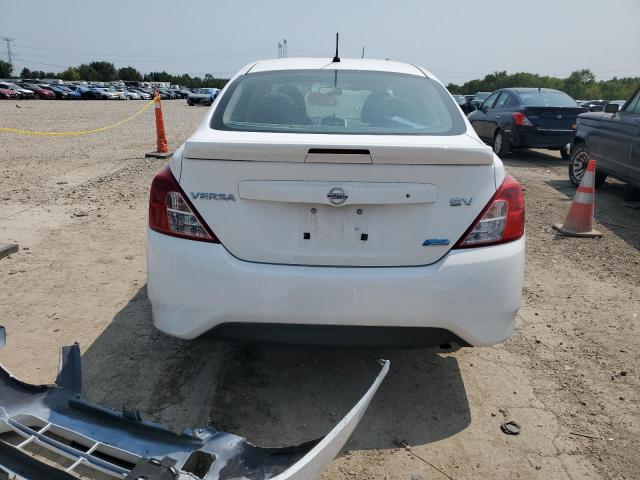 3N1CN7AP6GL853845 - 2016 NISSAN VERSA S WHITE photo 6