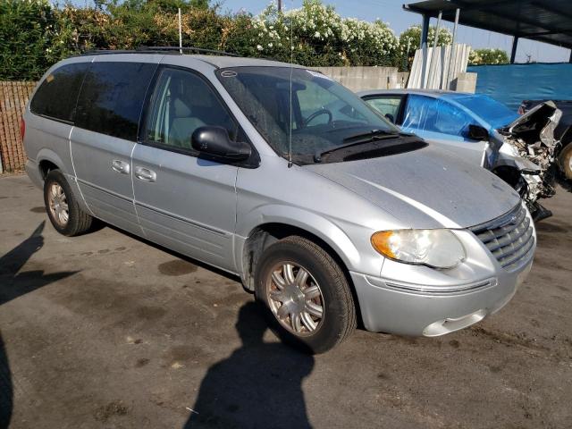 2C4GP54L75R587449 - 2005 CHRYSLER TOWN & COU TOURING 银色 照片 4