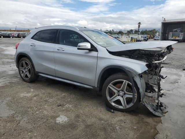 WDCTG4EBXFJ100047 - 2015 MERCEDES-BENZ GLA 250 SILVER photo 4