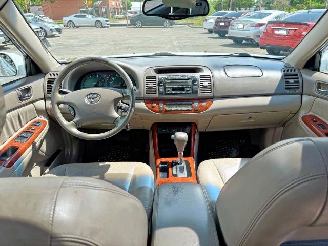 4T1BE32K52U027812 - 2002 TOYOTA CAMRY LE WHITE photo 9