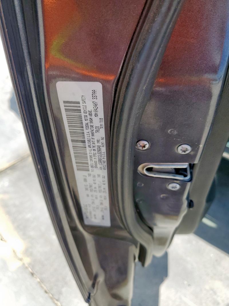 1C6RR6FG3JS296648 - 2018 RAM 1500 ST Graphite photo 12