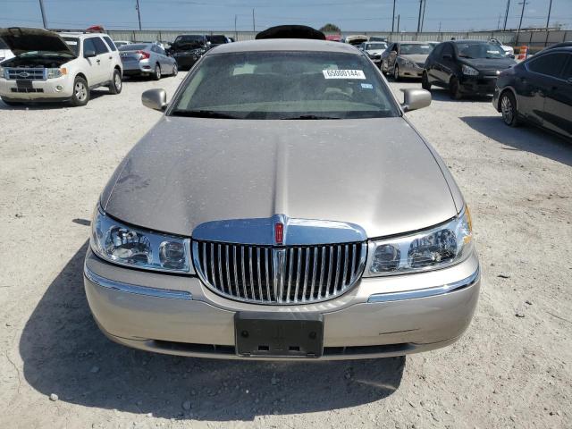 1LNHM81W52Y614194 - 2002 LINCOLN TOWN CAR EXECUTIVE TAN photo 5