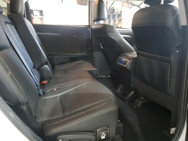 5TDJZRFH8KS597507 - 2019 TOYOTA HIGHLANDER SE WHITE photo 11