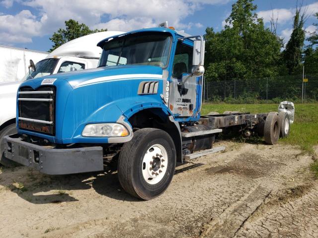 1M2AX13C2AM010899 - 2010 MACK 800 GU800 BLUE photo 2