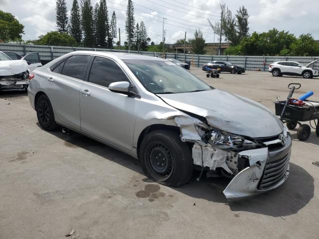 4T1BF1FK0FU010580 - 2015 TOYOTA CAMRY LE SILVER photo 4