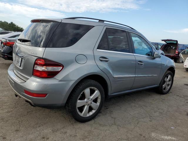 4JGBB8GB1BA720277 - 2011 MERCEDES-BENZ ML 350 4MATIC GRAY photo 3