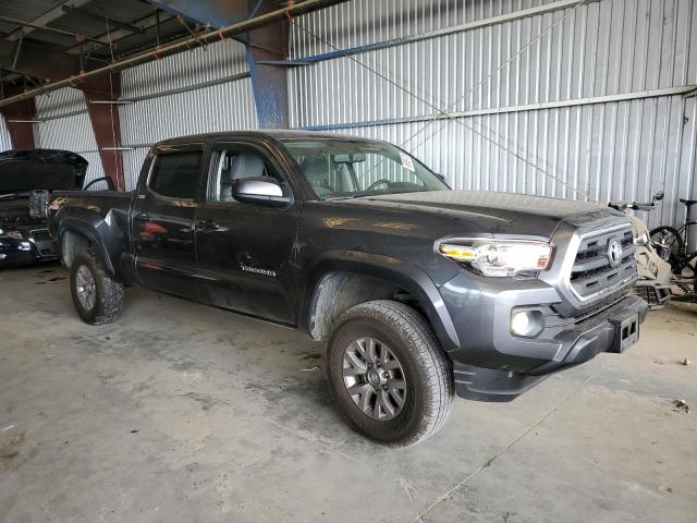 3TMDZ5BNXHM027664 - 2017 TOYOTA TACOMA DOUBLE CAB GRAY photo 4
