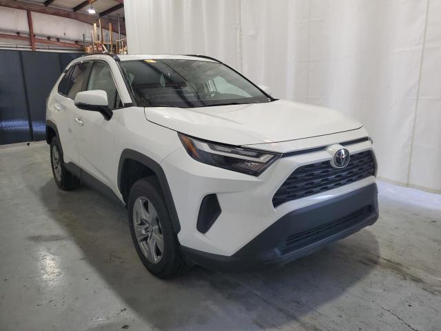 2T3W1RFV2RC271845 - 2024 TOYOTA RAV4 XLE WHITE photo 4