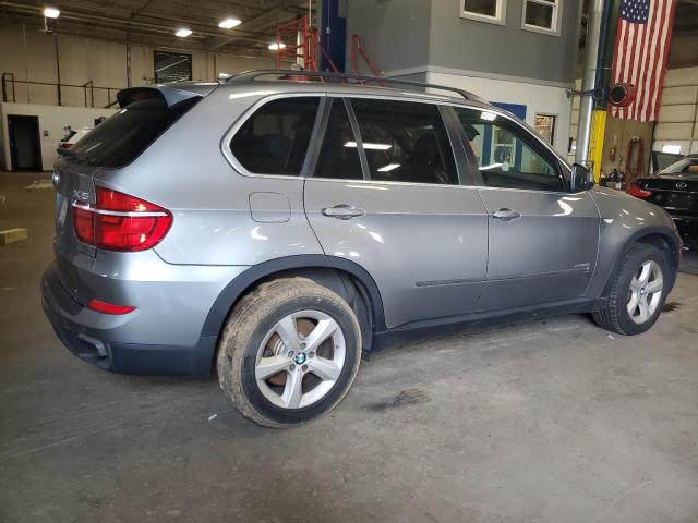 5UXZV8C59D0C14927 - 2013 BMW X5 XDRIVE50I GRAY photo 3