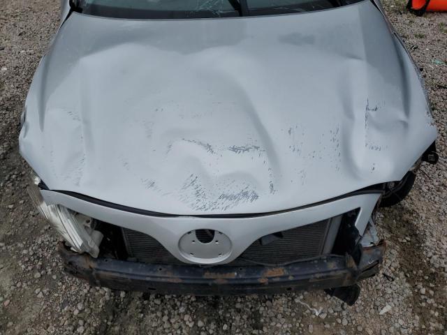 4T1BF3EK2AU524386 - 2010 TOYOTA CAMRY BASE SILVER photo 11