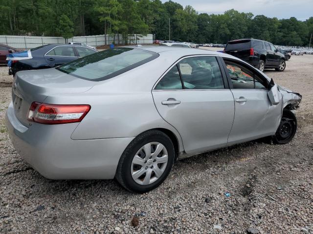 4T1BF3EK2AU524386 - 2010 TOYOTA CAMRY BASE SILVER photo 3